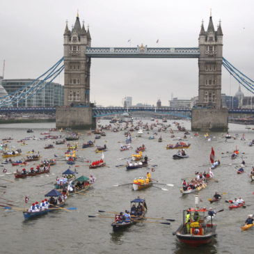 Sloeproeiers Hattem-Zwolle op Thames in Londen